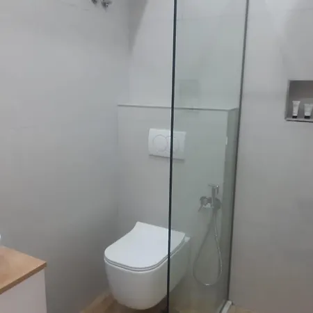 Lida's 2 Bedrooms Апартаменты *